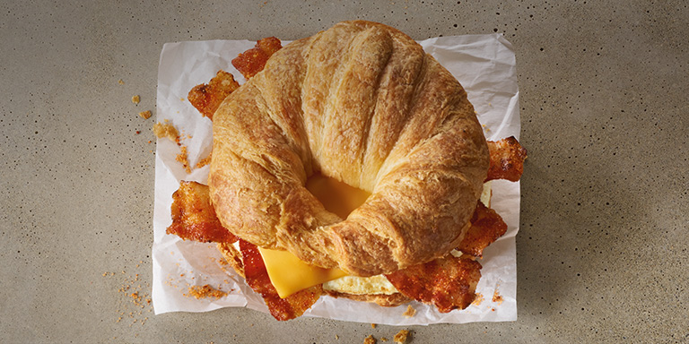 dunkin-donuts-bacon-egg-and-cheese-bagel-calories